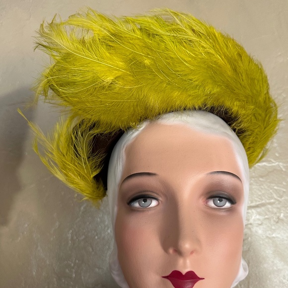 GORGEOUS 1930\'s BROWN FELT HAT WITH ASYMMETRICAL BRIM WITH CHARTREUSE FEATHERS main image 10
